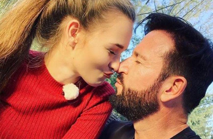 Bei Schlagerstar Michael Wendler und seiner Liebsten Laura geht es offenbar heiß her, wie die 18-Jährige via Instagram offenbarte.