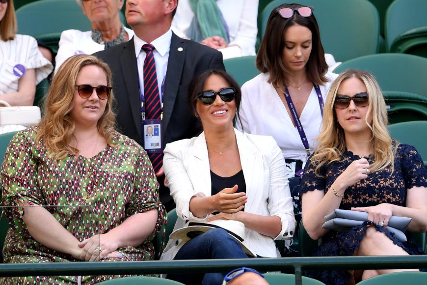 Um ihre Freundin Serena Williams zu unterstützen, unterbrach Meghan ihre Babypause. Doch nun muss sie sich heftiger Kritik stellen.