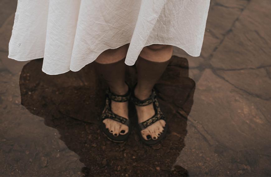 Fashionistas sind ganz begeistert von Trekking-Sandalen. Denn die sind wasserfest, robust und vor allem super-bequem!