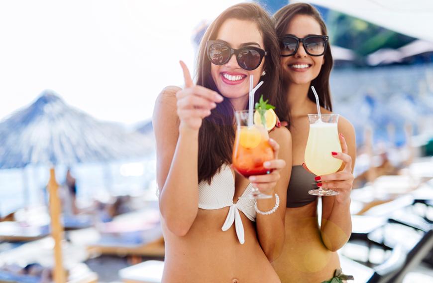Prost! Wir haben fünf coole Sommer-Drinks ohne Alkohol entdeckt, die uns die Grillpartys und Open-Air-Events mit unseren Liebsten versüßen.