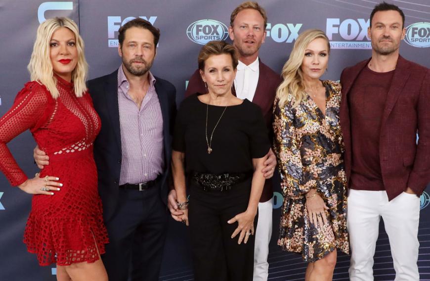 Sie wollen ihrem größten Erfolg eine zweite Chance geben: Die Serien-Stars Tori Spelling, Jason Priestley, Gabrielle Carteris, Ian Ziering, Jennie Garth und Brian Austin Green (v.l.n.r.) werden wieder für die