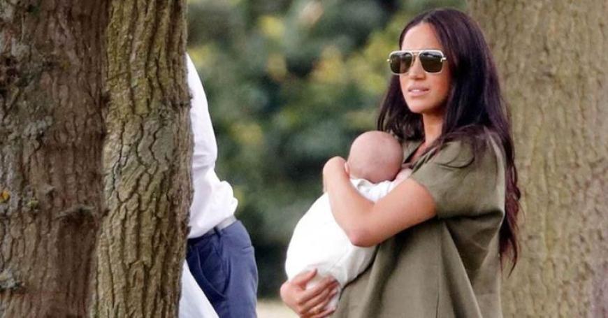 Für ihren Umgang mit Baby Archie erntet Neu-Mama Herzogin Meghan jetzt heftige Kritik.