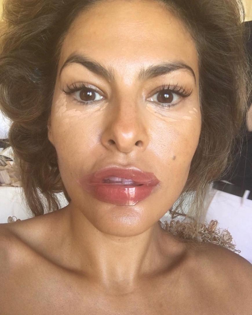 XXL-Lippen und eingefrorene Gesichtszüge: Mit diesem Foto schockt Eva Mendes ihre Fans.