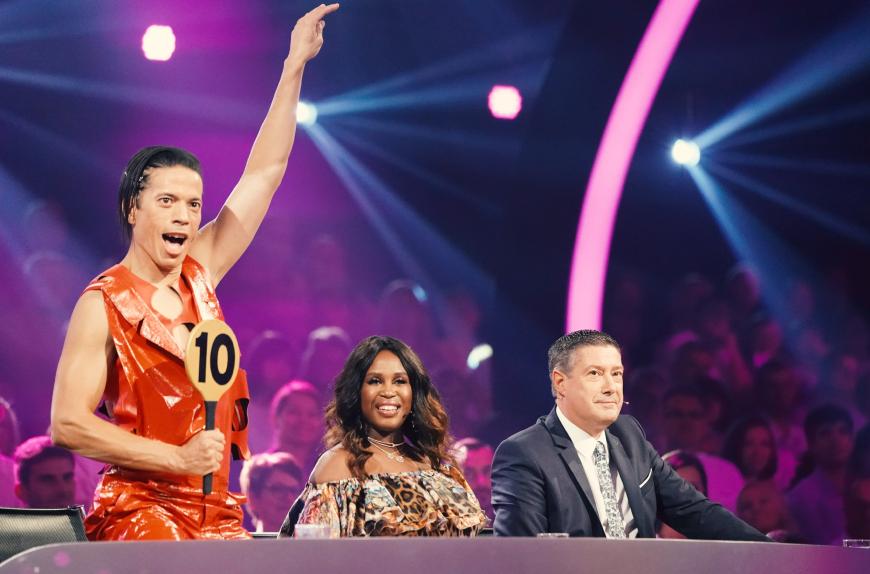 Vorerst möchte Motsi Mabuse aber nicht bei “Let's Dance“ aussteigen, sondern beide Shows unter einen Hut bringen.