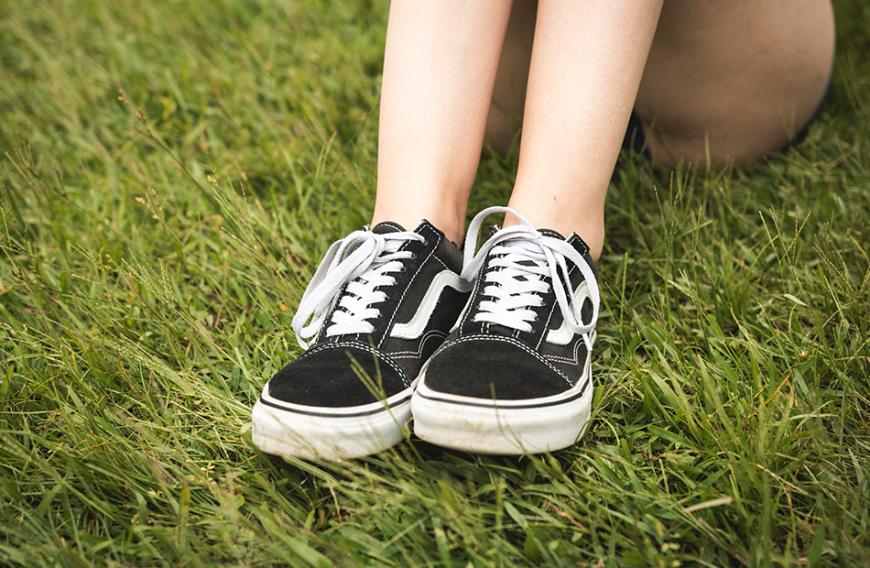 Die Turnschuhe sind super-trendy und lassen sich vielseitig kombinieren.