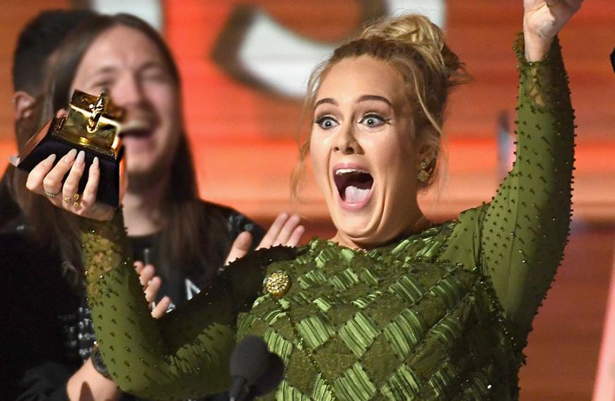 Adele schaut nach der Trennung von ihrem Ehemann nach vorne.