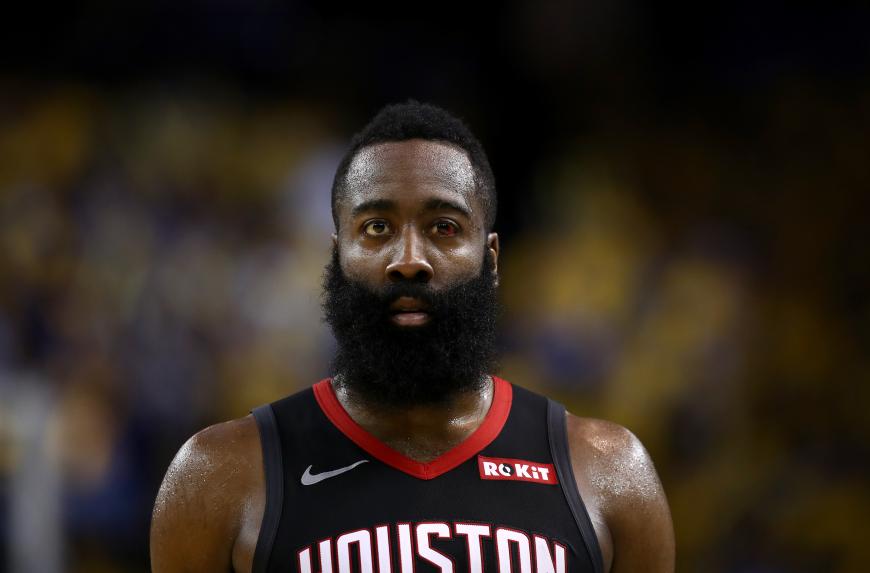 Nun soll sich die hübsche Brünette erneut mit einem Ex-Freund von Khloé getroffen haben: Profi-Basketballer James Harden. Khloé und James waren 2015 kurzzeitlich liiert.