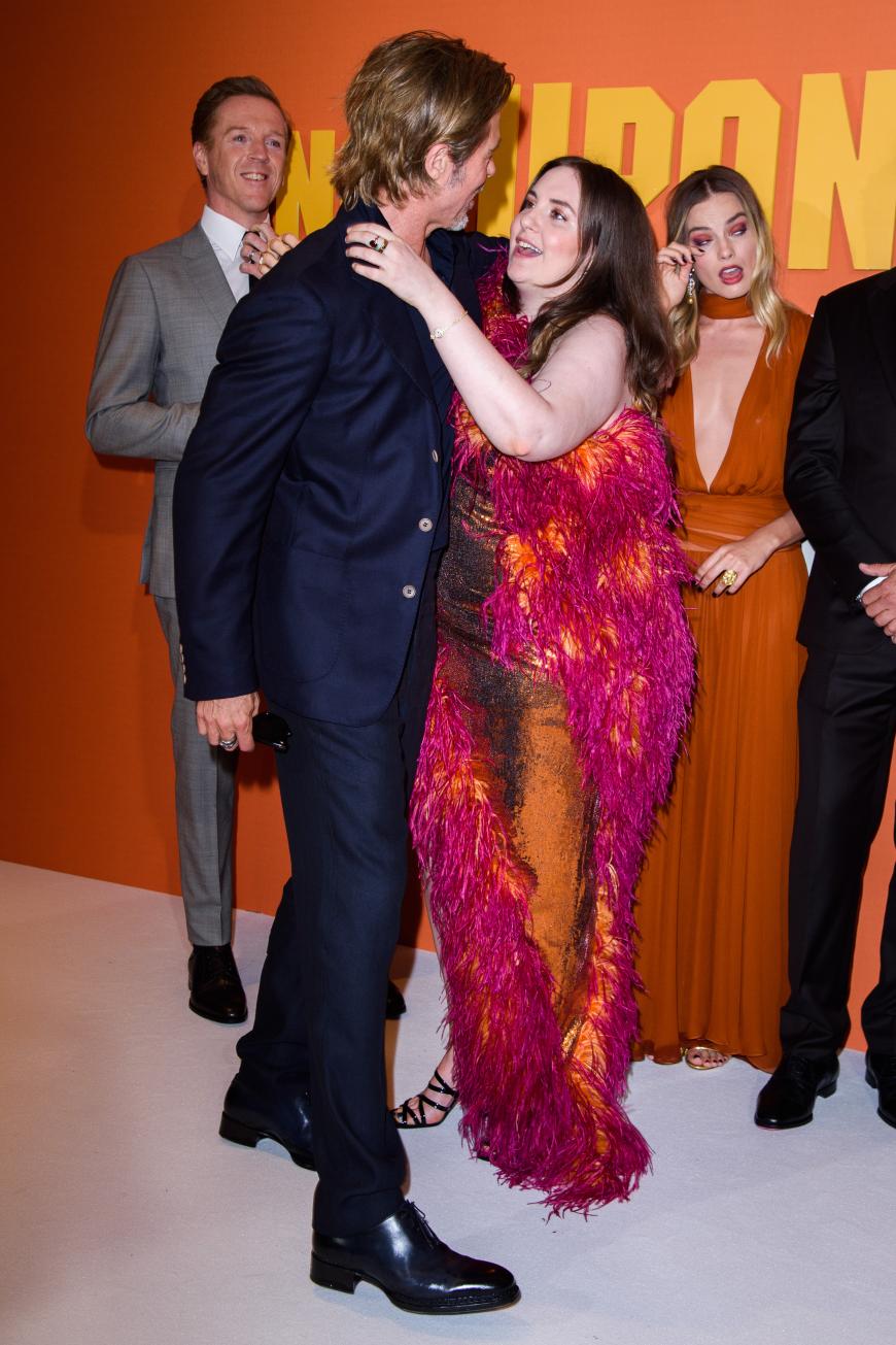 Der Schauspieler wirkte sichtlich überrumpelt von der Kuss-Attacke von Co-Star Lena Dunham.