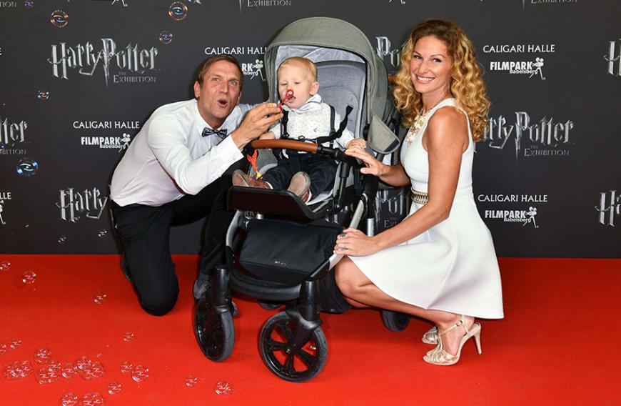 Die kleine Yoko macht das Familienglück von Janni, Peer und Söhnchen Emil-Ocean perfekt.
