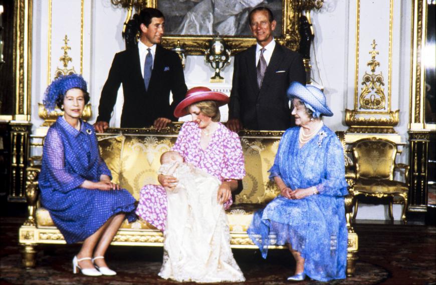 Prinz William quengelte und schrie bei seiner Taufe. Diana versuchte, ihn zu beruhigen.