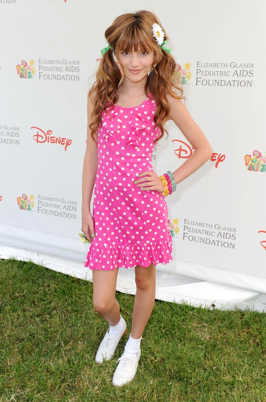 Die 21-Jährige sorgt nun endgültig für einen Bruch mit ihrem Image als Kinderstar. Drei Jahre spielte Bella Thorne die Rolle der Cece in der Disney-Serie “Shake it Up – Tanzen ist alles“.