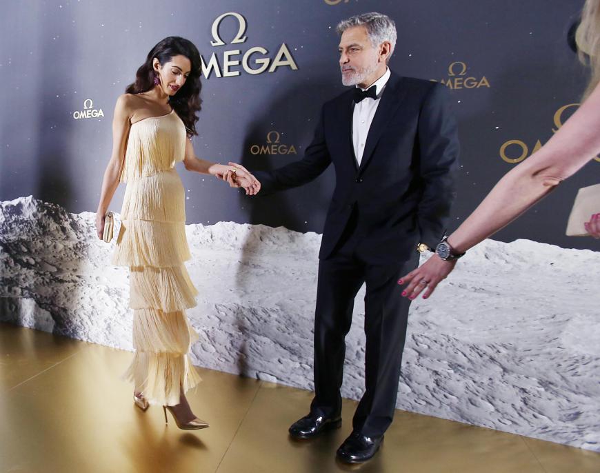 ... denn unter dem Kleid von Amal Clooney zeichnete sich deutlich eine kleine Wölbung ab.
