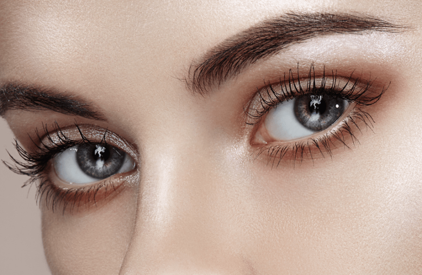 Ernährung, Pflege oder Kosmetik: Es gibt verschiedene Möglichkeiten, das Beste aus deinen Wimpern herauszuholen.