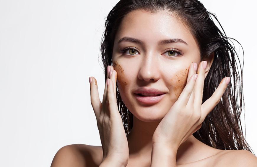 Mit einem chemischen Peeling kannst du dein Hautbild in wenigen Minuten perfektionieren. Nun gibt es das Treatment endlich für zu Hause!