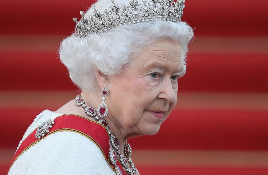 Queen Elizabeth II. muss erneut Schlagzeilen über das britische Königshaus verkraften.
