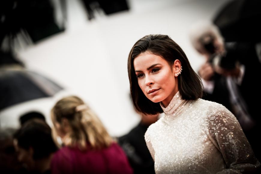 Lena Meyer-Landrut muss jetzt das Bett hüten und sich langsam erholen.