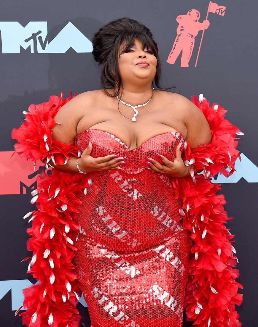 Auch auf dem Red Carpet zeigte Lizzo allen, was sie hat ...