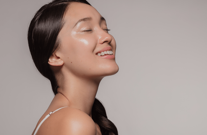 Frisch, gesund und natürlich: Serum-Foundations zaubern dir in Sekunden ein perfektioniertes Hautbild.
