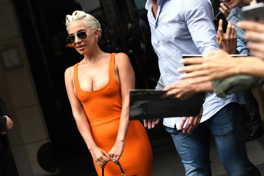 Sie ist auch ohne Bradley glücklich: Mit ihrem Toningenieur Dan Horton knutschte Lady Gaga in aller Öffentlichkeit.
