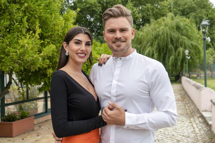 Auch Johannes' Freundin Yeliz (l.) und Willis Frau Jasmin sind sich spinnefeind.