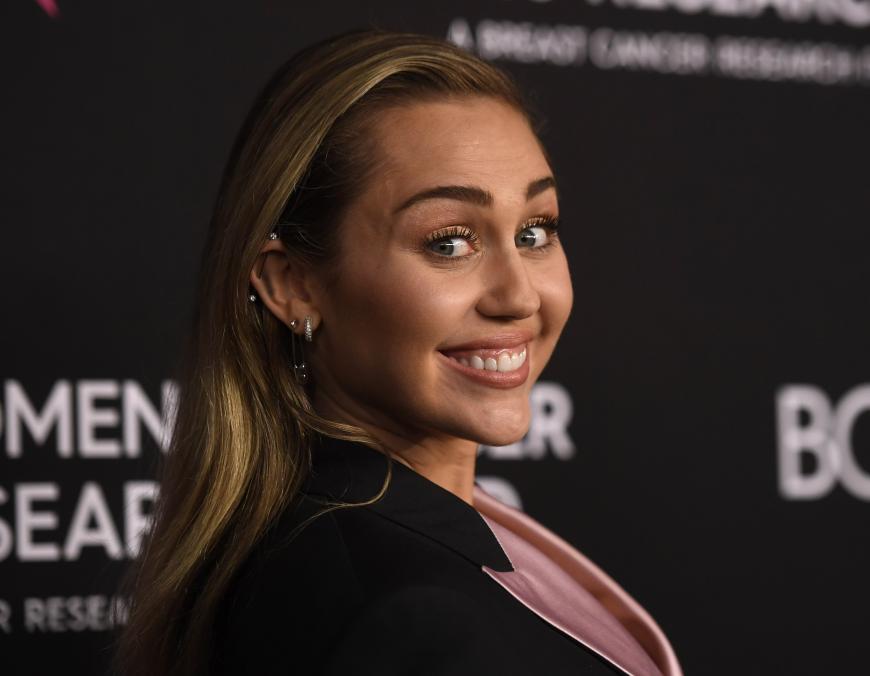 Von Trennungsschmerz keine Spur! Miley Cyrus ist noch nicht geschieden, da plant sie schon ihre nächste Hochzeit.
