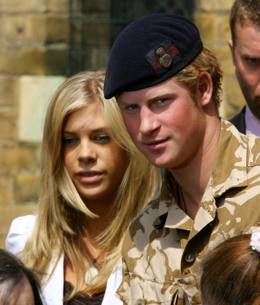 Prinz Harry hatte schon immer eine Schwäche für schöne Frauen – doch in der Liebe wollte es lange Zeit nicht klappen. Mit Chelsy Davy war Prinz Harry von 2004 bis 2010 liiert.