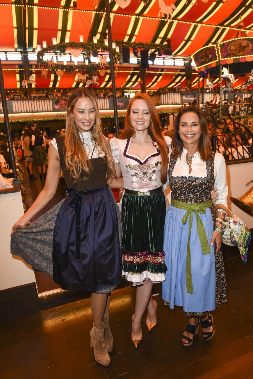 Allesandra Meyer-Wölden, Barbara Meier und Gitta Saxx posierten gemeinsam im Dirndl.