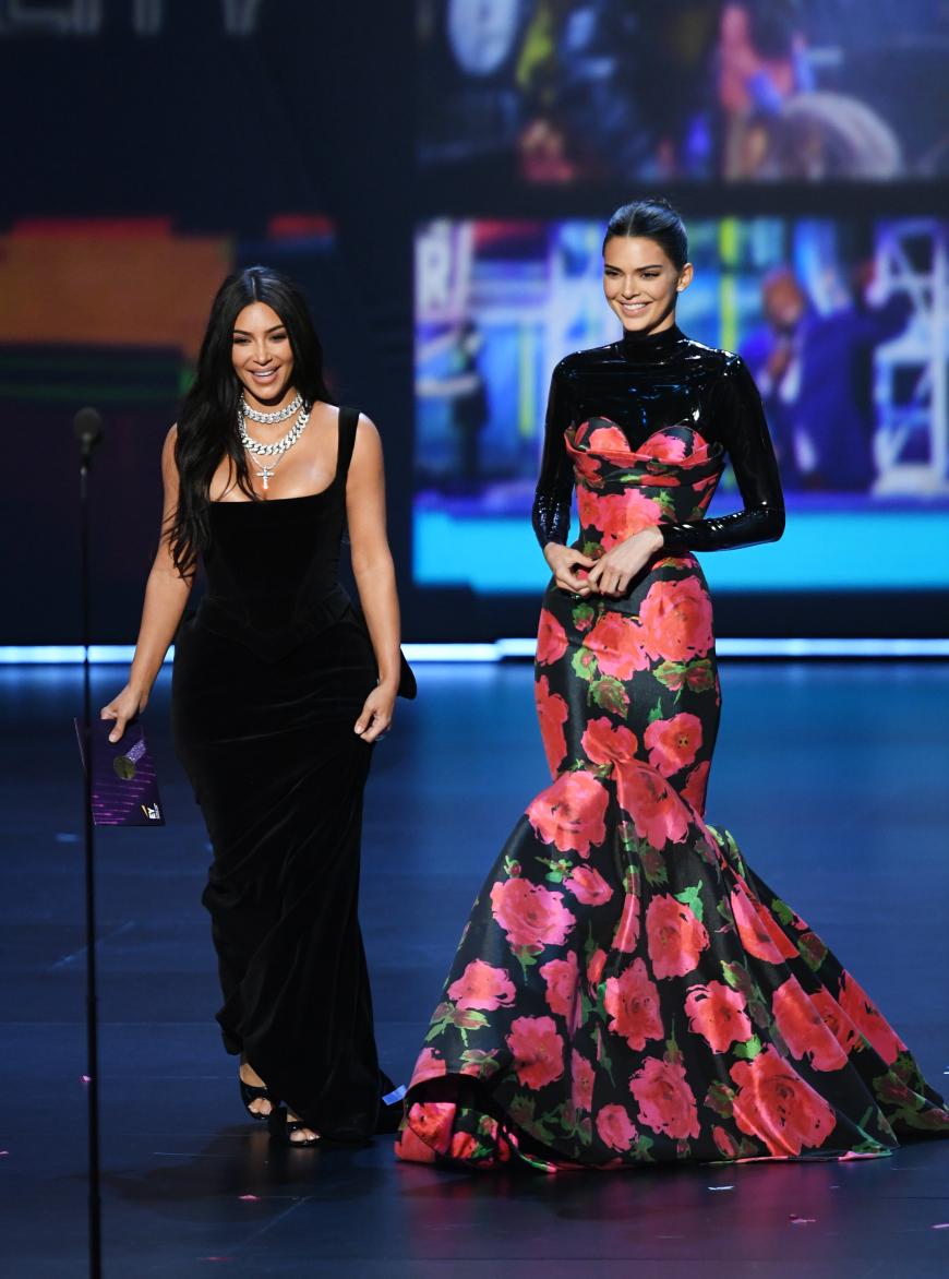 Kim und Kendall strahlend schön auf der Bühne