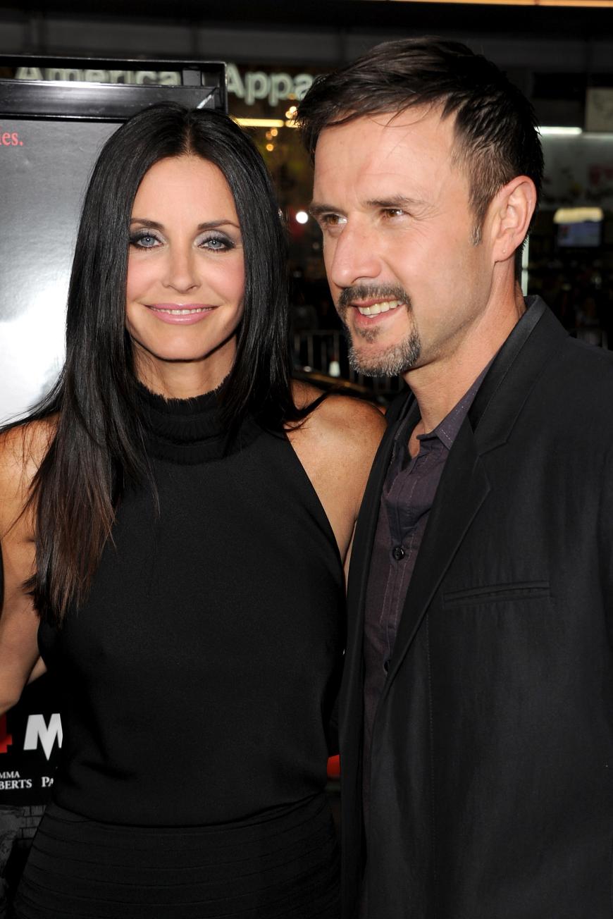 Die Schauspielerin, die von 1999 bis 2013 mit ihrem Kollegen David Arquette verheiratet war, wurde 2004 dank künstlicher Befruchtung dann doch noch Mutter einer Tochter.