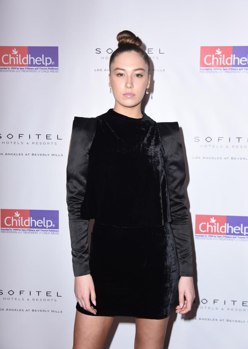 Das Model Elsie Hewitt wirft dem Hollywoodstar vor, während eines Streits nach einer Party handgreiflich geworden zu sein.