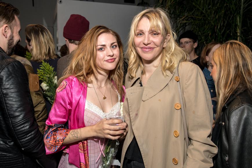 Beide scheinen sich nach Drogen-Problemen wieder gefangen zu haben: Courtney Love im vergangenen Jahr mit ihrer hübschen Tochter Frances Bean Cobain.