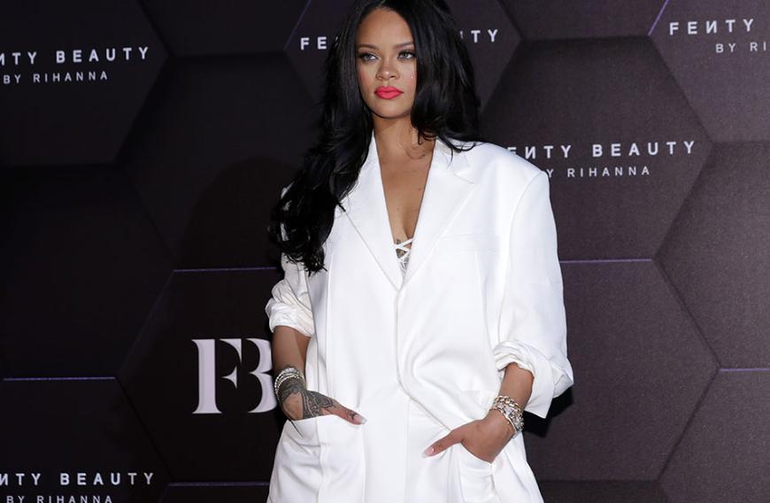 Versteckt Rihanna unter ihrer lockeren Kleidung einen Babybauch?