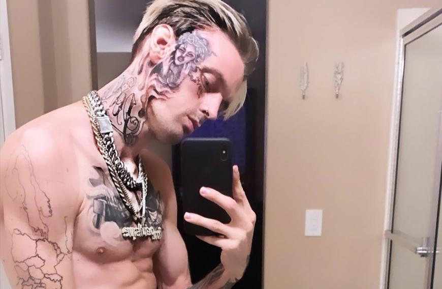 Heftig! Aaron Carter hat sich seine rechte Gesichtshälfte tätowieren lassen.