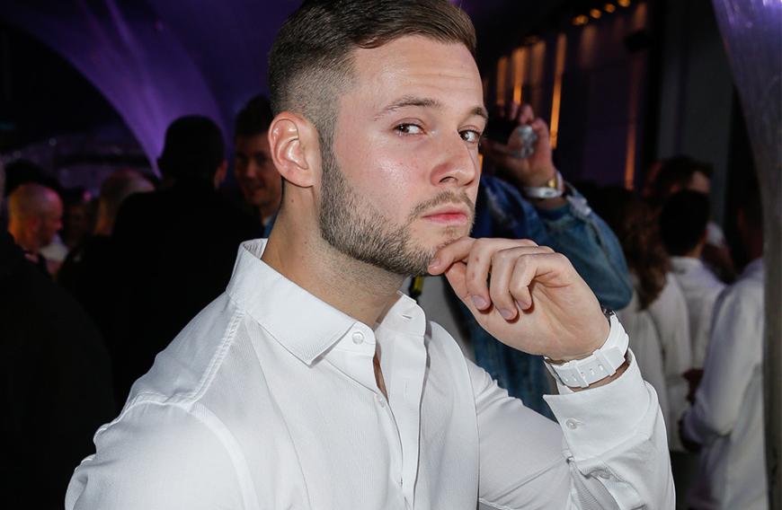 ... hat der Influencer wirklich einen Baby-Delfin gegessen?