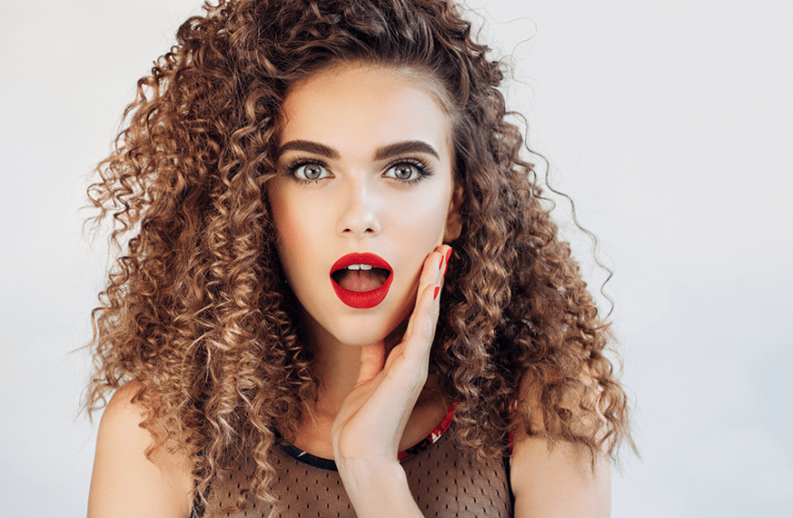 Von grün zu rosa – dieser Lippenstift wechselt tatsächlich seine Farbe!