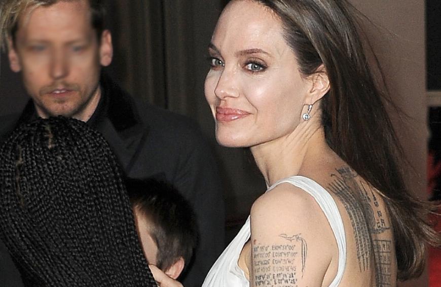 Die Liebe brachte Angelina wieder zu der Person, die sie gewesen sei - wie sie auf dem roten Teppich bekannt gab.