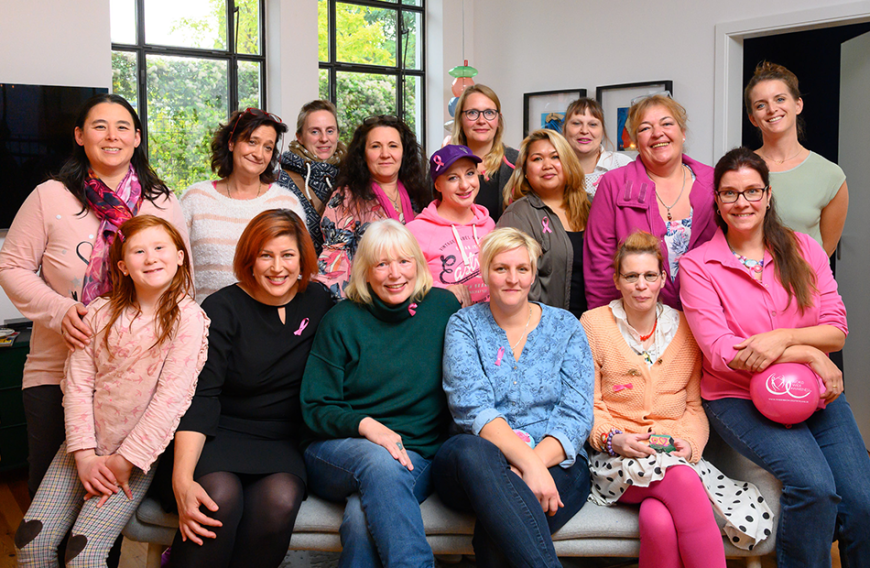 Knapp 20 Mitglieder der Facebook-Gruppe Elbstones, einige Vertreter des sozialen Netzwerks und Pink Ribbon haben in dieses Kick-off-Event all ihr Herzblut und ihre Kreativität gesteckt.