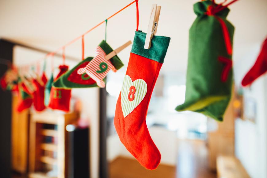 Es muss nicht immer der klassische Kalender zum Selbstbefüllen sein: Das Angebot an Adventskalendern gestaltet sich immer vielfältiger und abwechslungsreicher. Nahezu für jedes Interessengebiet und jeden Geschmack ist etwas dabei.