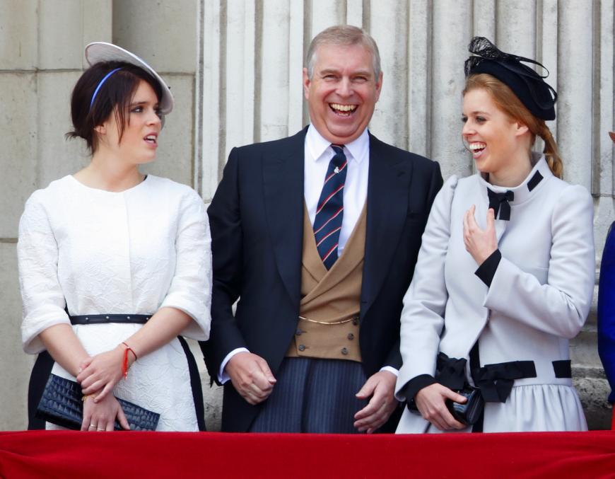 Beatrice (r.) ist die Ältere der beiden Töchter von Prinz Andrew.