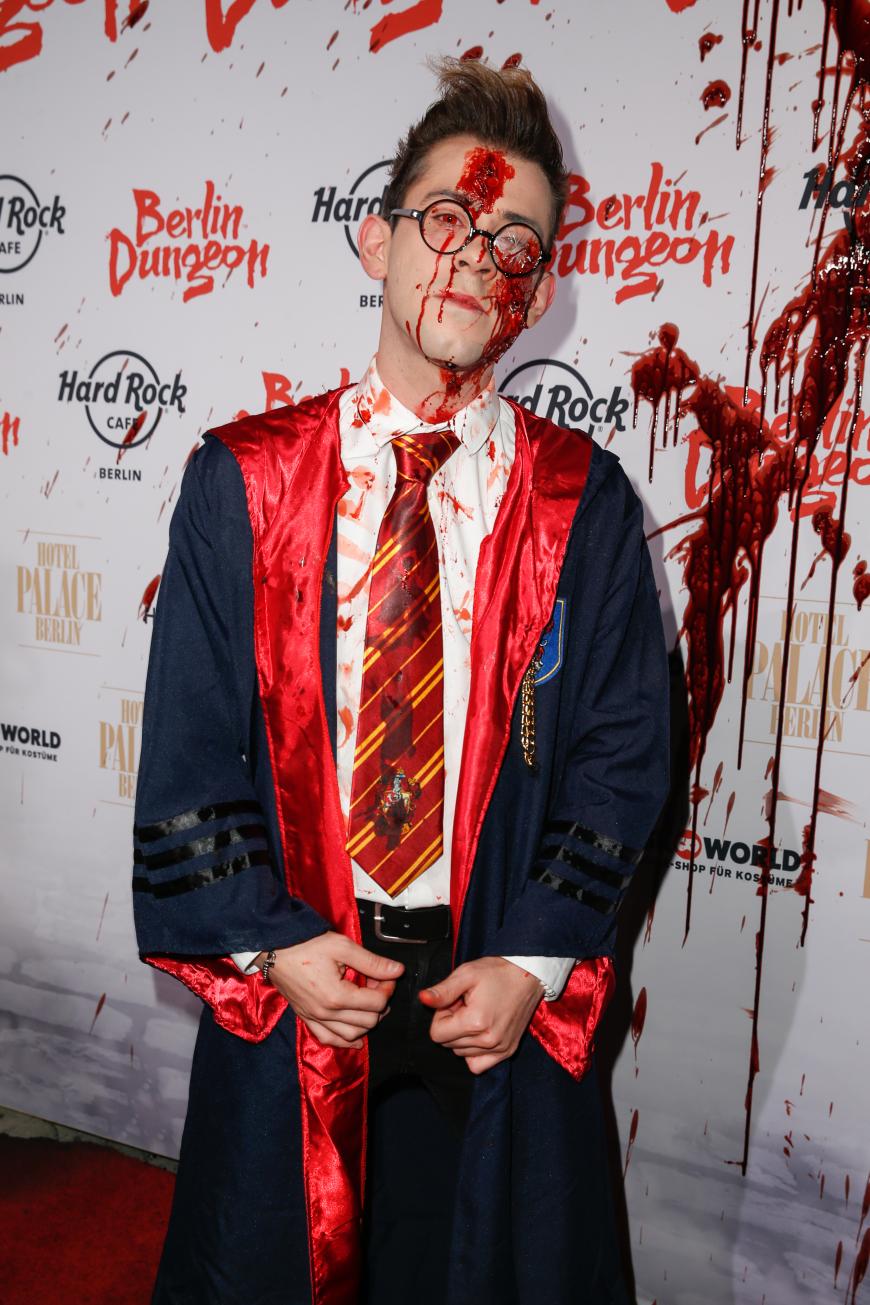 Daniele ... ähm ... Harry Potter! DSDS-Sternchen Daniele Negroni tauchte als Grusel-Zauberer in Berlin auf.
