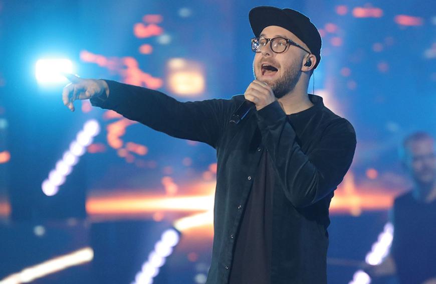 Mark Forster und die anderen Coaches feiern den Auftritt.