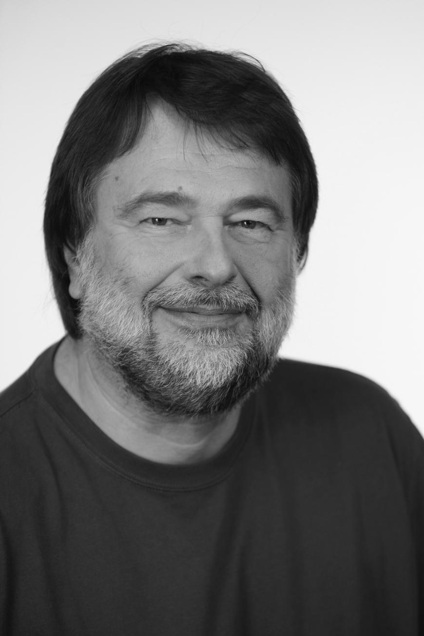 Der langjährige beliebte Moderator Thomas Schmidt ist plötzlich verstorben. "Das kann nicht sein. Ich hatte noch gestern WhatsApp-Kontakt mit ihm im Allgäu, wo er Urlaub machte", sagte ein schockierter Kollege des 62-Jährigen.