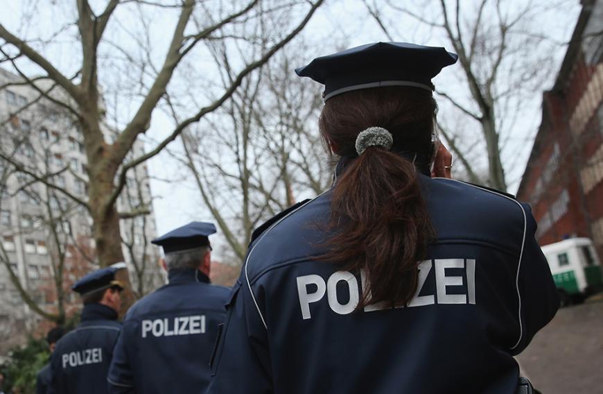 Eine 15-Jährige aus Detmold hat ihren jüngeren Bruder ermordet.
