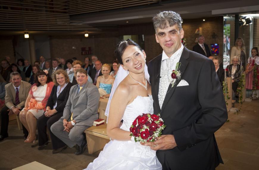 2013: Lämmes und Anna
Im Sommer 2013 feierten Schäfer Lämmes und seine Anna mit 100 geladenen Gästen ihre Traumhochzeit - geprägt von ukrainischen Bräuchen, ganz viel Romantik und einem zu Tränen gerührten Bräutigam.