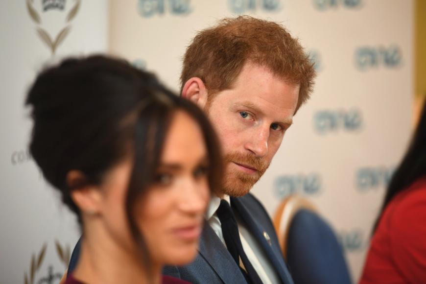 Als Ehemann mag Harry Meghans Verhalten nachvollziehbar finden, als Sechster in der britischen Thronfolge aber muss er auf die royale Etikette bestehen. Eine Zerreißprobe für das Paar!