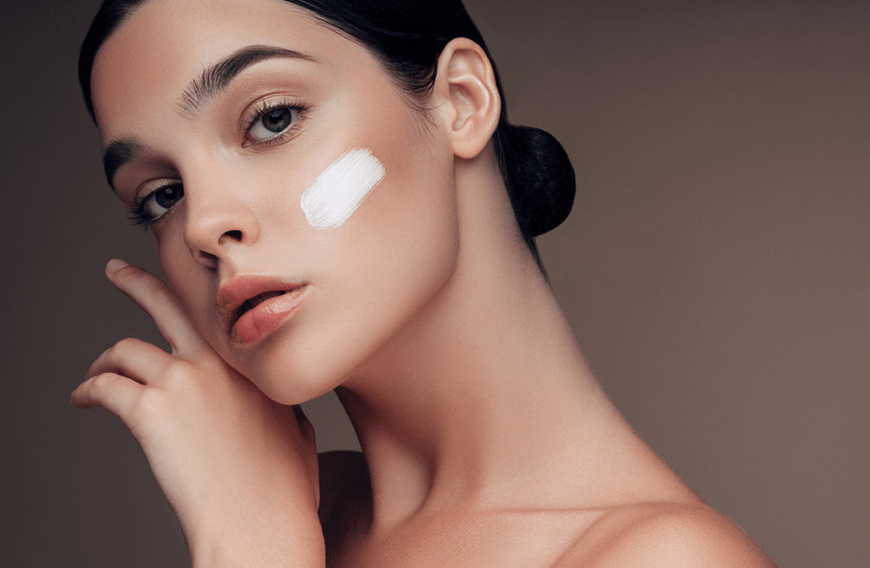 Im Winter braucht unsere Haut jede Menge Feuchtigkeit. Aber welche Cremes halten ihr Versprechen? Promis, Experten und Beauty-Redakteure verraten ihre Lieblingsprodukte ... 