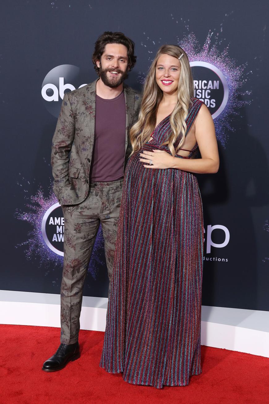 Sänger Thomas Rhett und seine schwangere Liebste Lauren Akins hatten sich farblich aufeinander abgestimmt. Doch der Look des