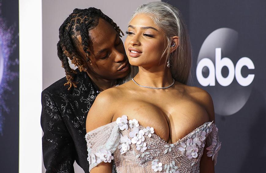 Mehr geht nicht! Musiker Rich The Kid konnte seine Augen bei den American Music Awards in L.A. gar nicht von seiner Freundin Tori Brixx abwenden. Zugegeben, bei diesem Mega-Ausschnitt auch kein Wunder!
