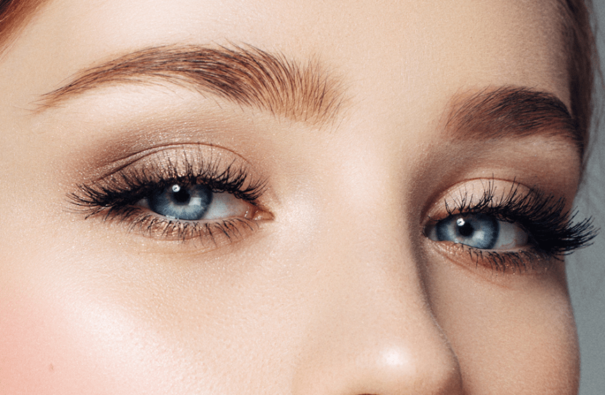 Von langen, dichten Wimpern können wir einfach nicht genug bekommen. Umso schöner ist es, wenn wir bei Beauty-Seren jede Menge Geld sparen können ...