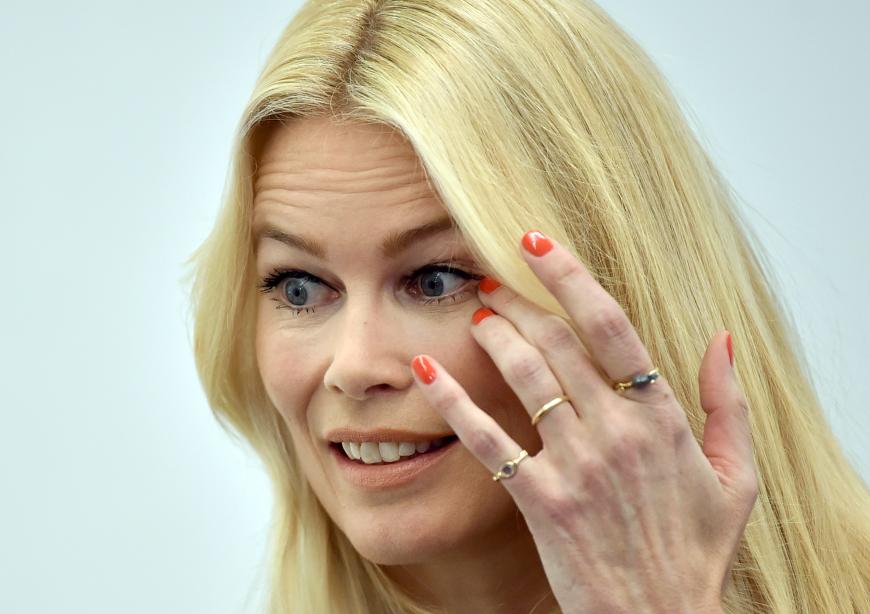 Der Tod ihres engen Vertrauten bricht Claudia Schiffer das Herz.